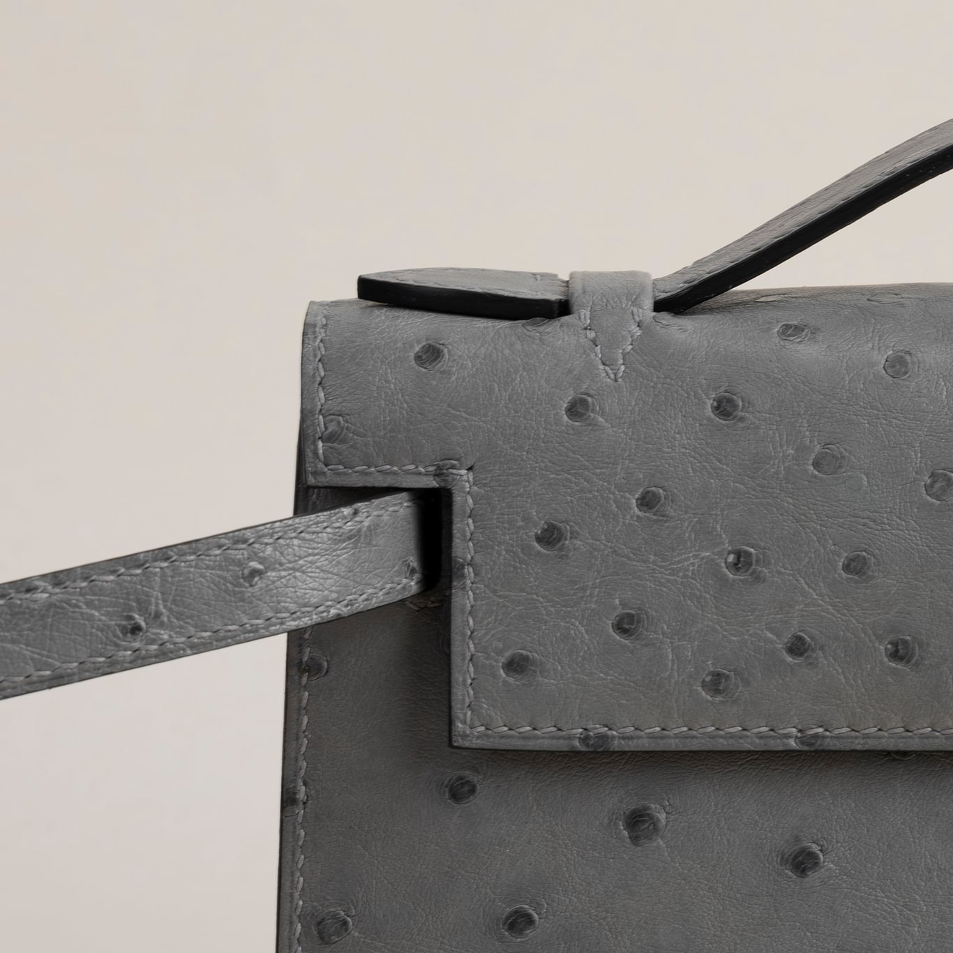 Kelly pochette Ostrich 4Z Gris Mouette PHW