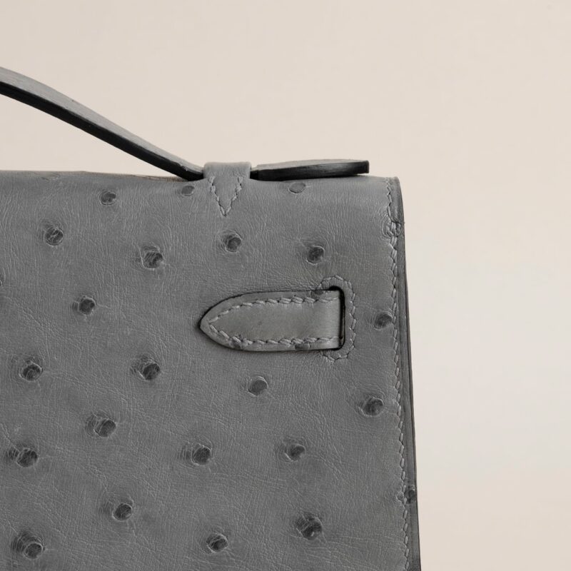 Kelly pochette Ostrich 4Z Gris Mouette PHW