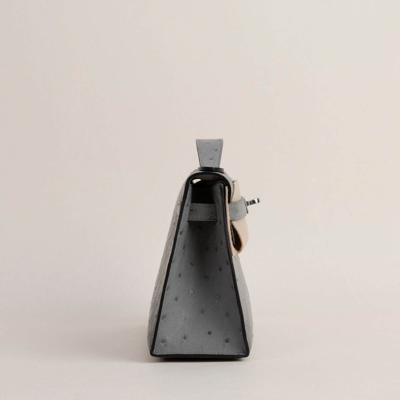 Kelly pochette Ostrich 4Z Gris Mouette PHW